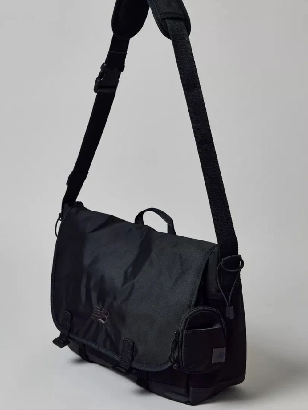 NEW BALANCE | Athletics Messenger Bag